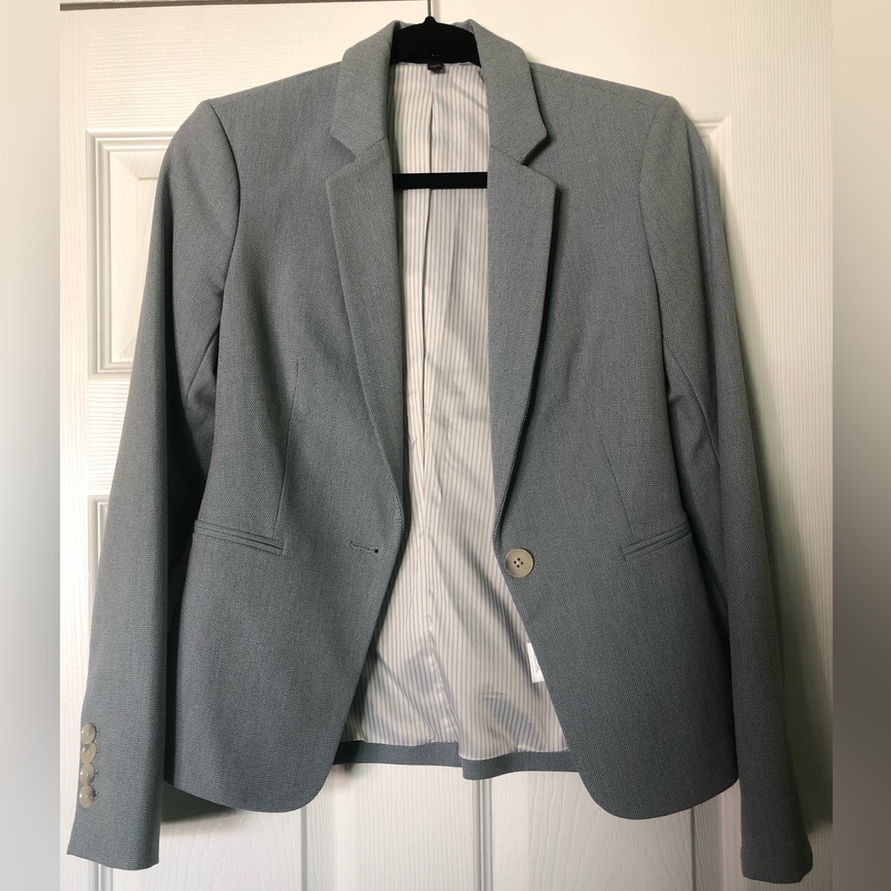 NWOT Light Blue Stretch Blazer & Skirt Co-ord Set from Express 💙